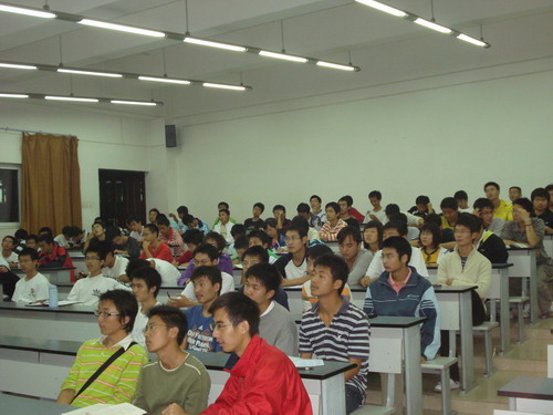 机械学院大一新生在听心理午夜av
田瑞琪老师讲座